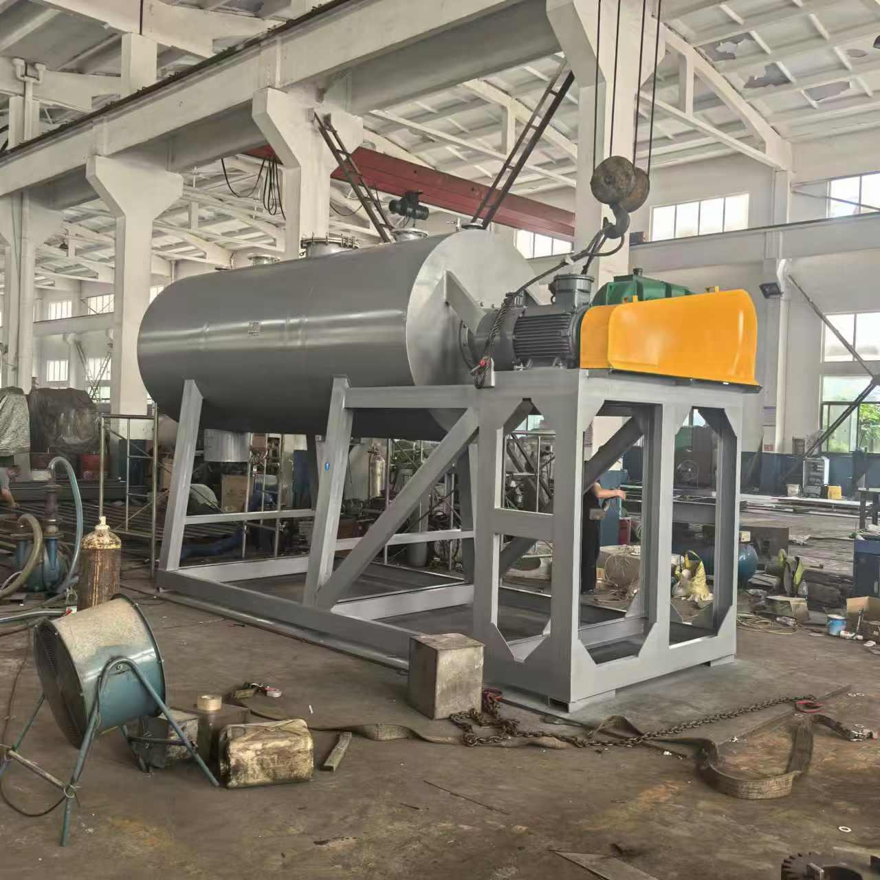 盛昱干 工業設備的研發——探索ZB2000升內加熱真空耙式干燥設備的創新與價值